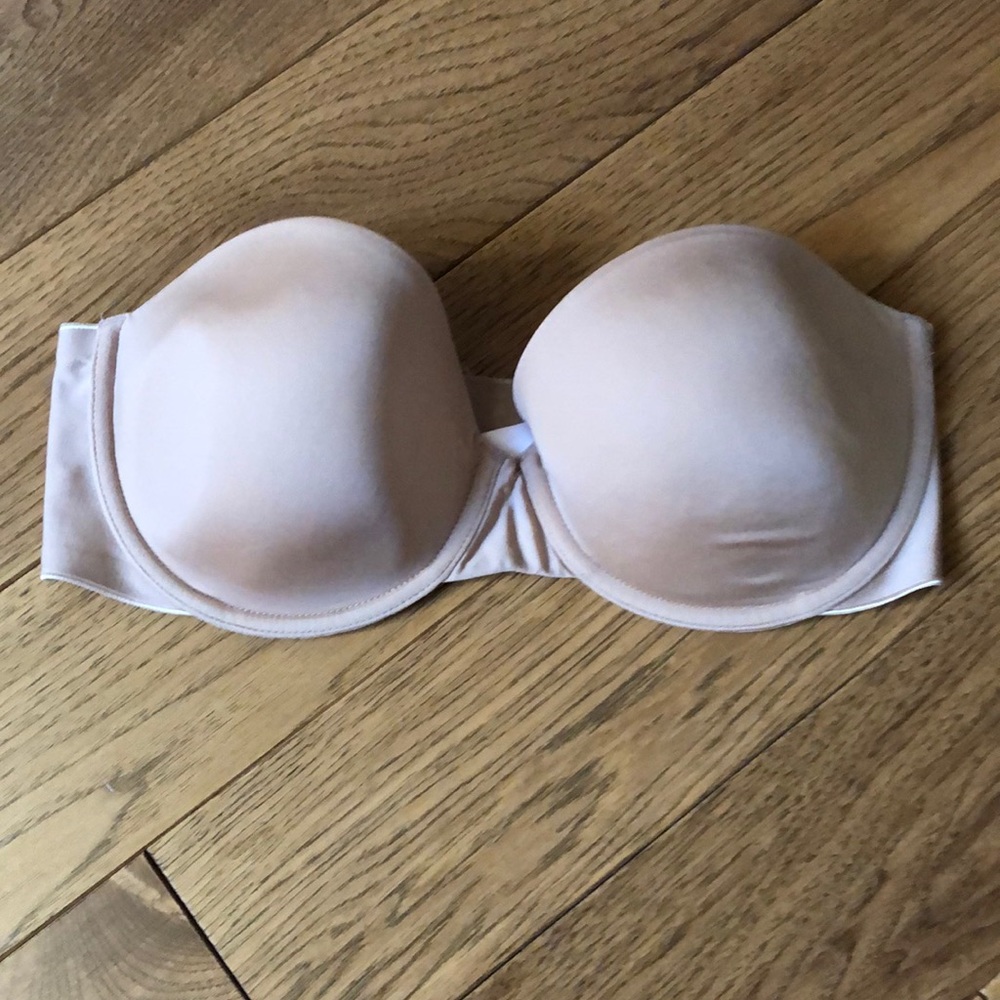 Victoria’s Secret strapless bra